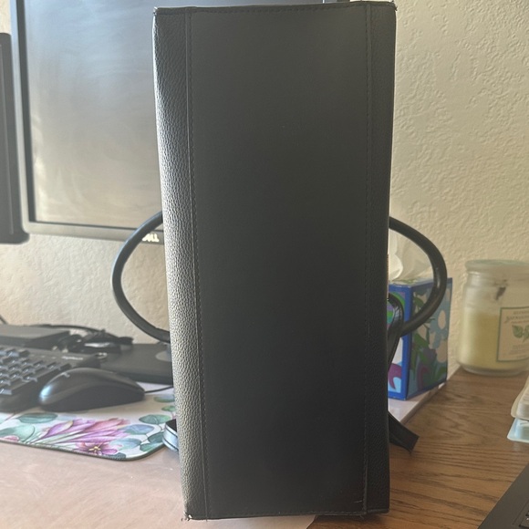 ALDO Elegant Black Leather Handbag - Picture 14 of 14